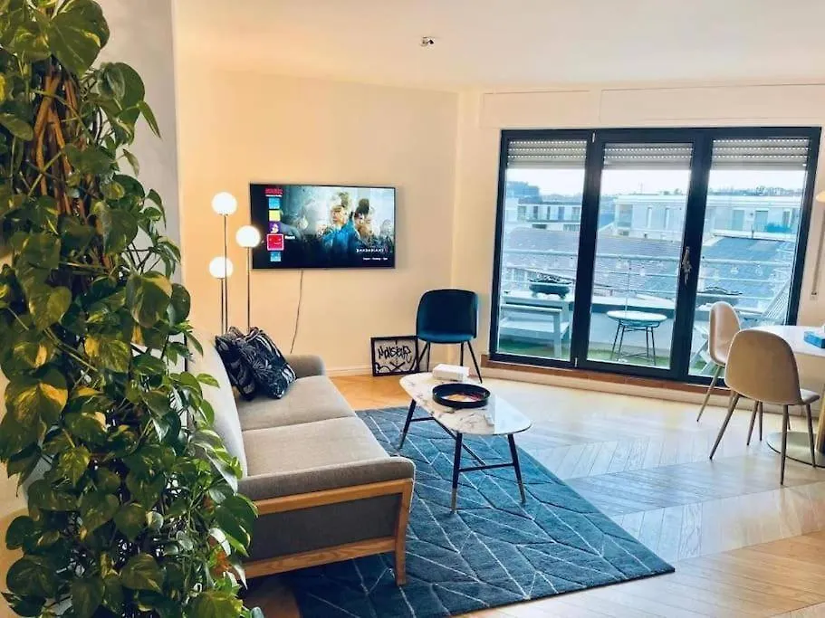 Central One Bedroom Apartment W Free Parking &Terrace 룩셈부르크
