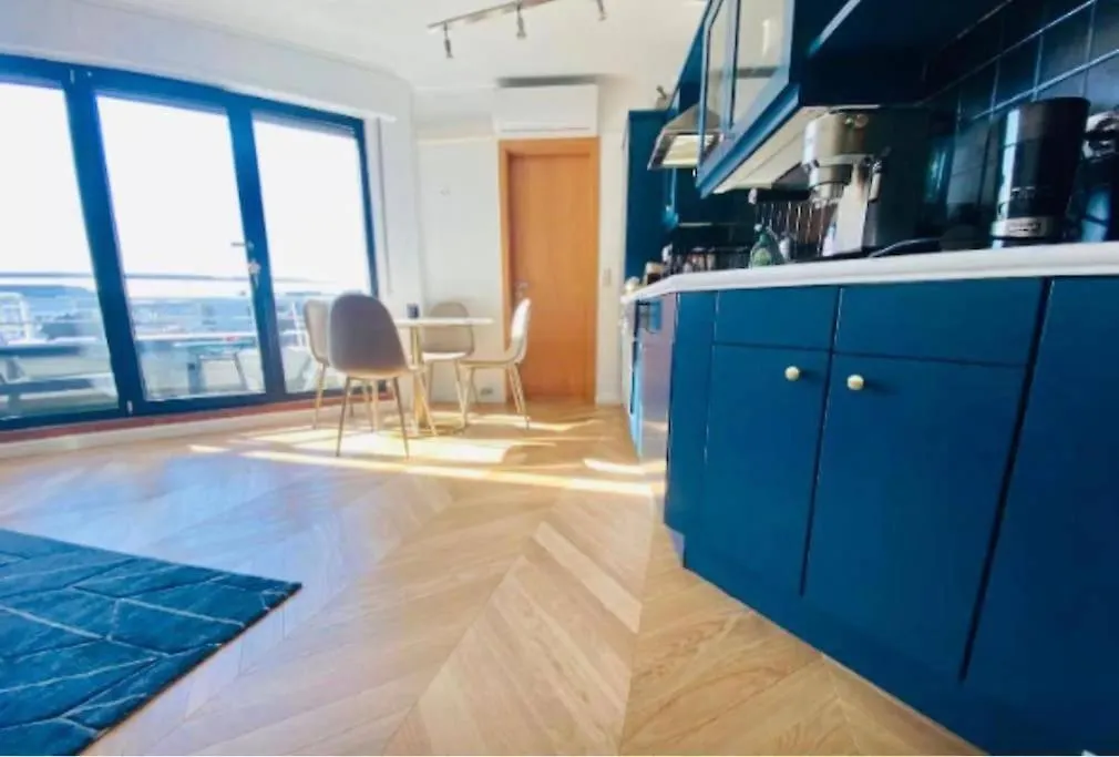 Central One Bedroom Apartment W Free Parking &Terrace 룩셈부르크