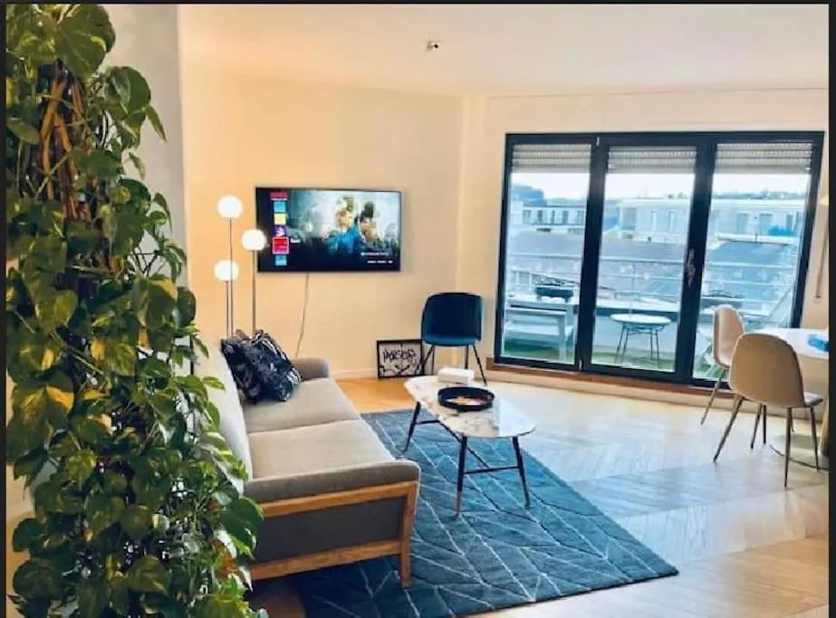 Central One Bedroom Apartment W Free Parking &Terrace 룩셈부르크